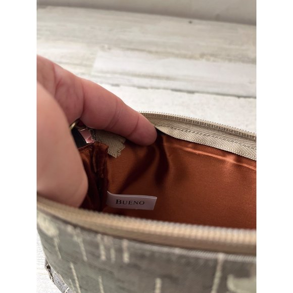 Bueno mini zippered clutch bag with detachable strap - Picture 3 of 9